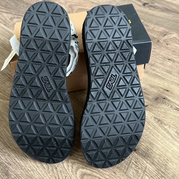 Teva Original Universal, US Womens 7, new in box - Picture 4 of 6